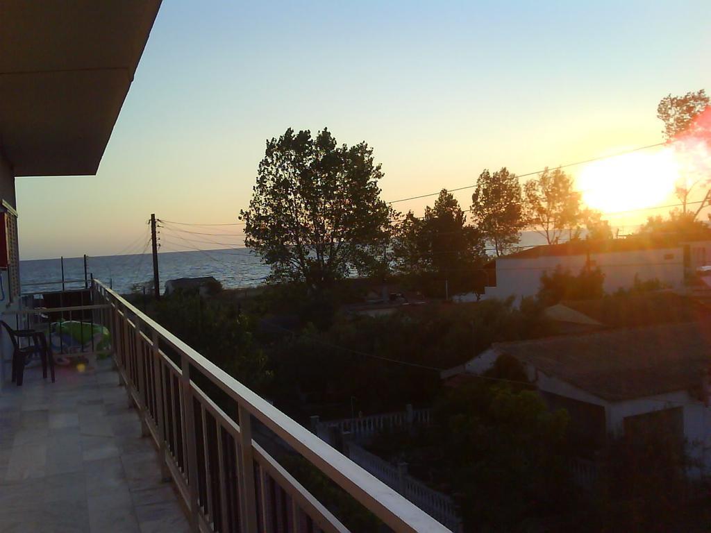 Golden Beach-Tsianis Apartments Néa Meságkala Exterior foto